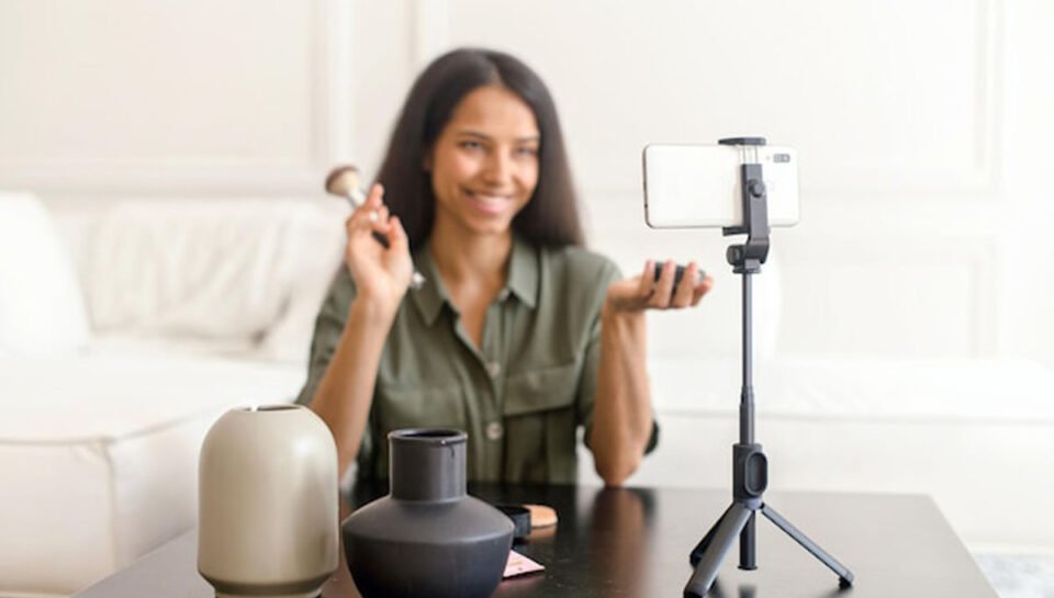 Image principale de l'article YouTube et TikTok se disputent la couronne du format court